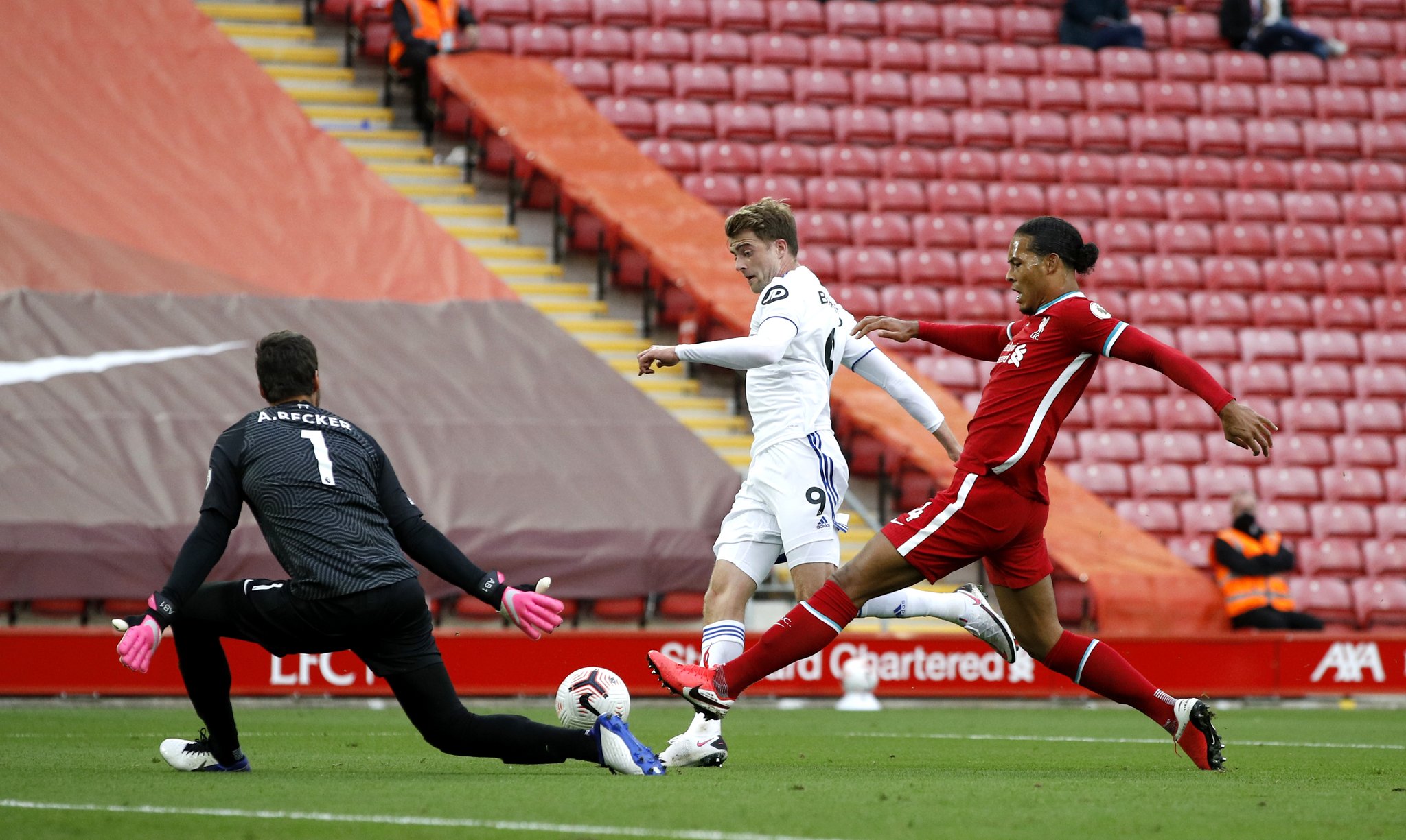 他和团队依 他和团队依